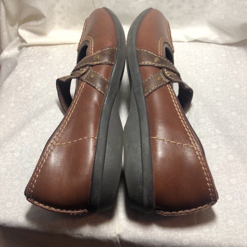 Clark’s Leather Two Tone Brown Mary Janes - Picture 10 of 11